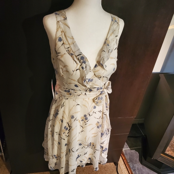 Sleevless floral dress 👗💐 - Picture 3 of 7